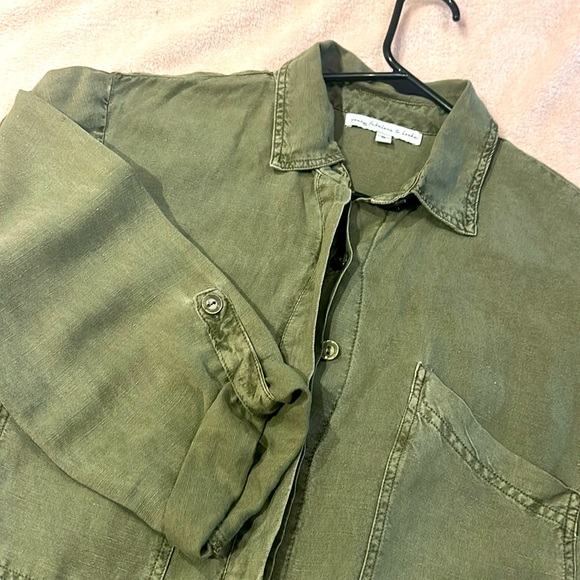 Young, Fabulous & Broke shorts jumpsuit. Size small - Picture 6 of 9